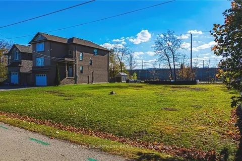 5 Trillium Avenue, ON L8E 5E1