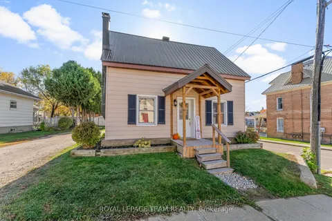 145 Munroe Avenue, ON K7V 3L2