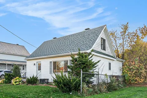 3498 Sarsfield Road, ON K0A 3E0