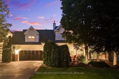 35 Crantham Crescent, ON K2S 1R2