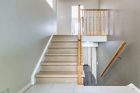 18 Woodside Square, ON L0S 1E4