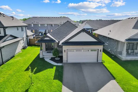 7 Curren Crescent, ON N4G 0J3