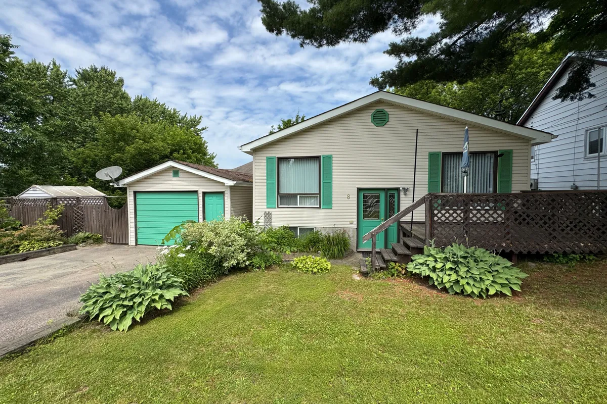 8 Yonge Street, ON P1H 1W7