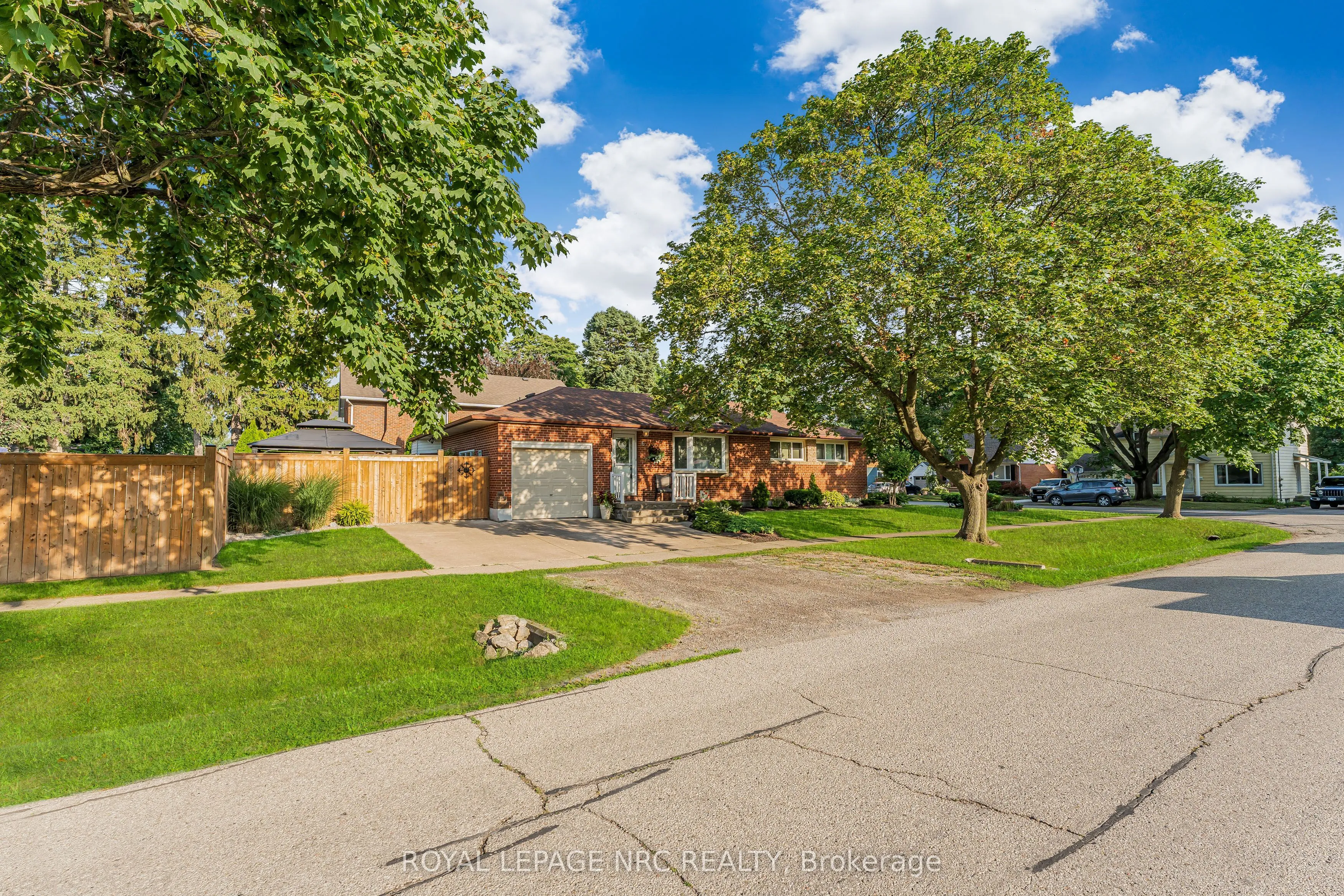 6 Maplewood Drive, ON L2M 3P1