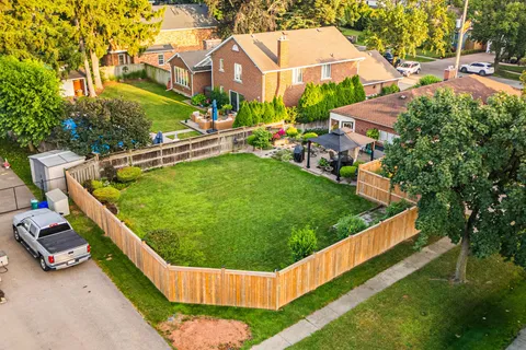 6 Maplewood Drive, ON L2M 3P1