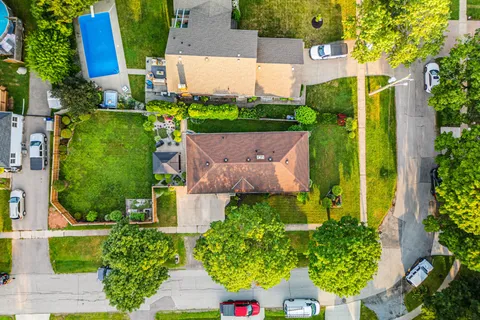 6 Maplewood Drive, ON L2M 3P1