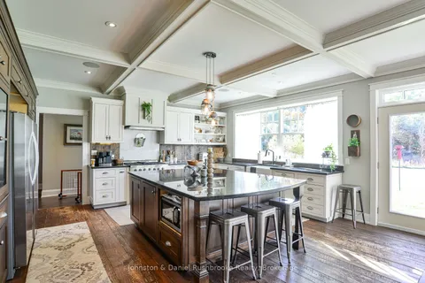 1422 Muskoka Rd 118 Road, ON P1L 1W8