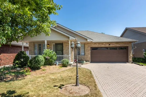 18 Oriole Crescent, ON N4T 1T1