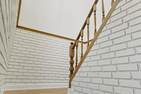 116 Robins Avenue, ON L8H 4N7