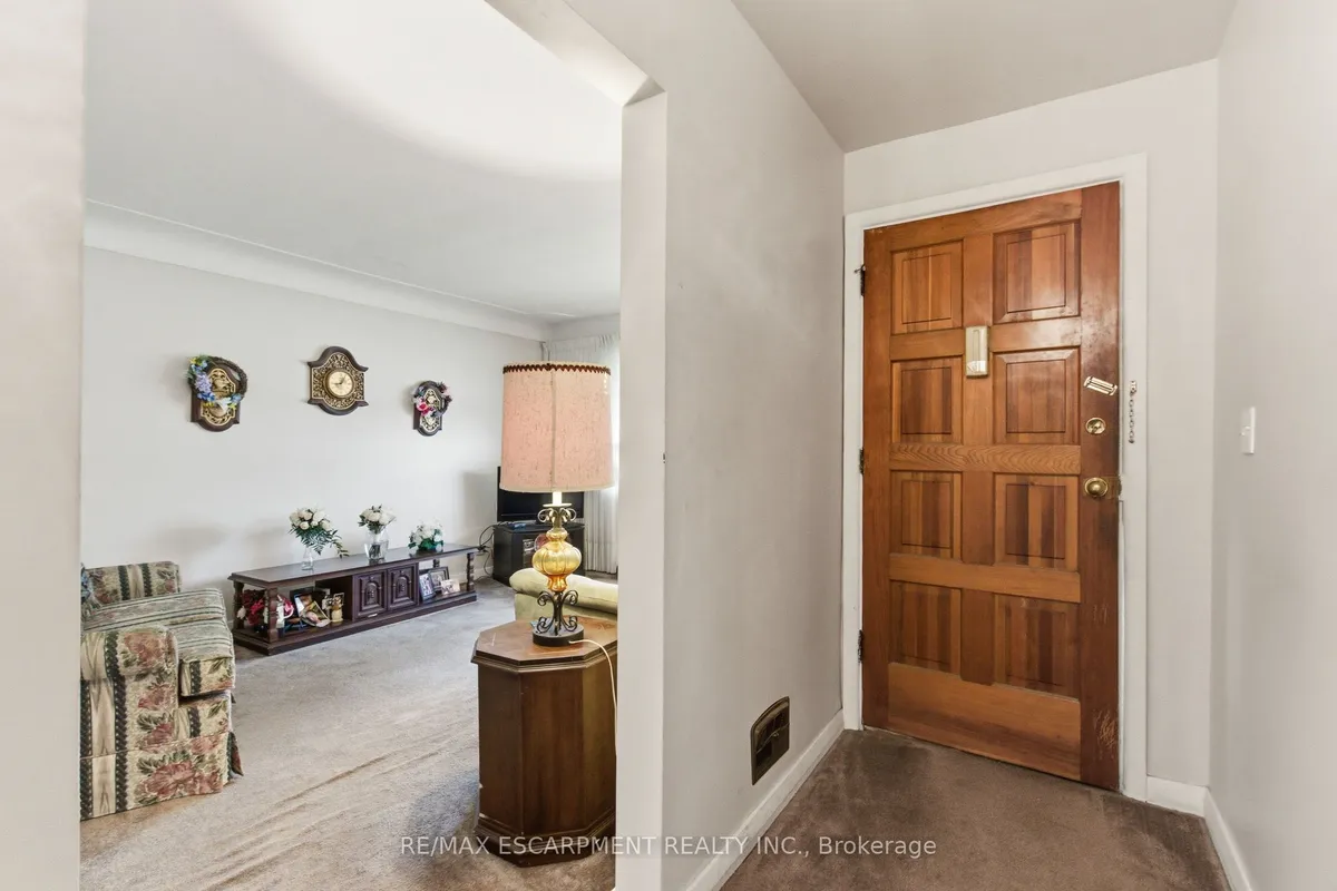 18 Second Road, ON L8J 2V3