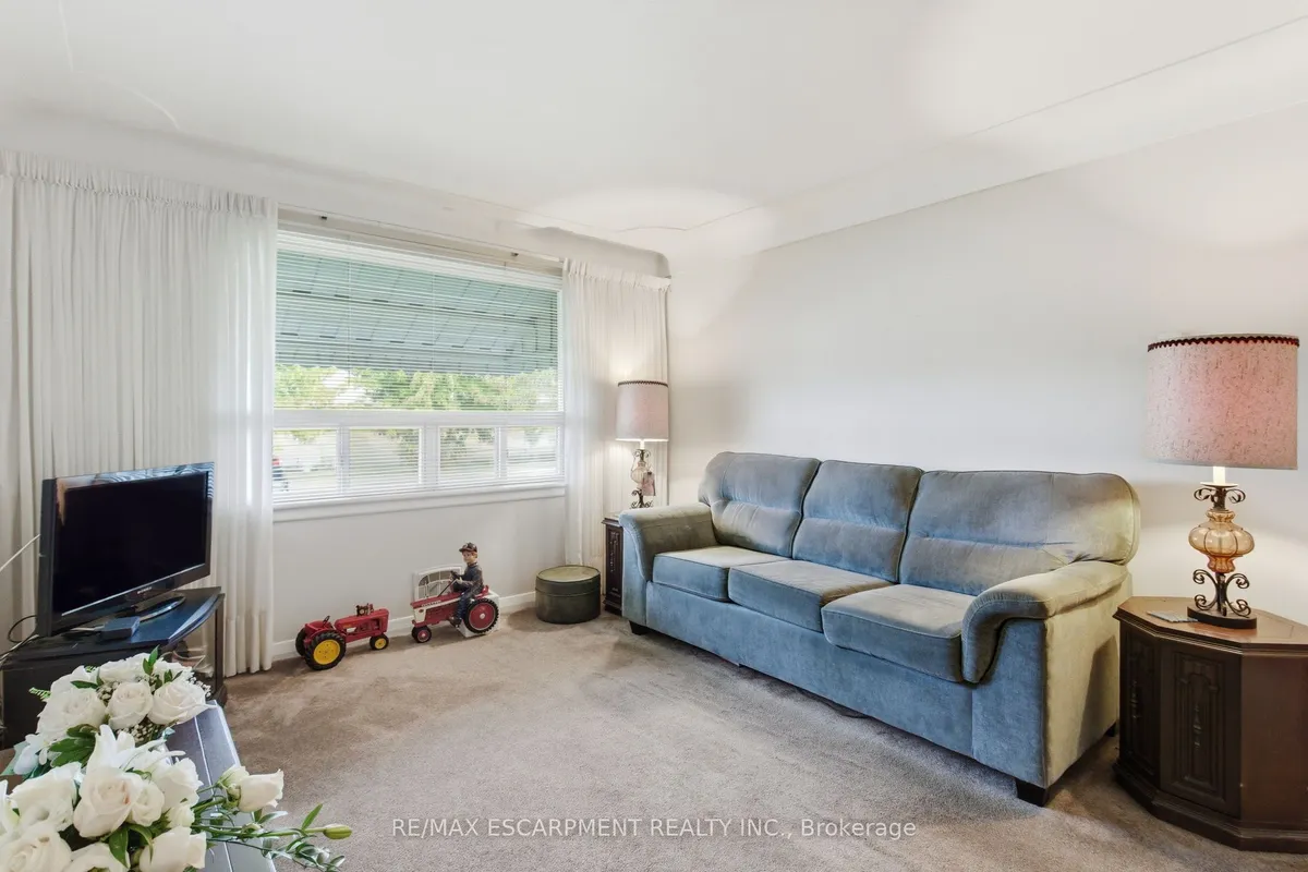 18 Second Road, ON L8J 2V3