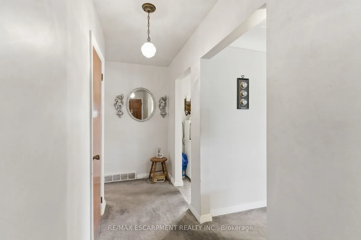 18 Second Road, ON L8J 2V3