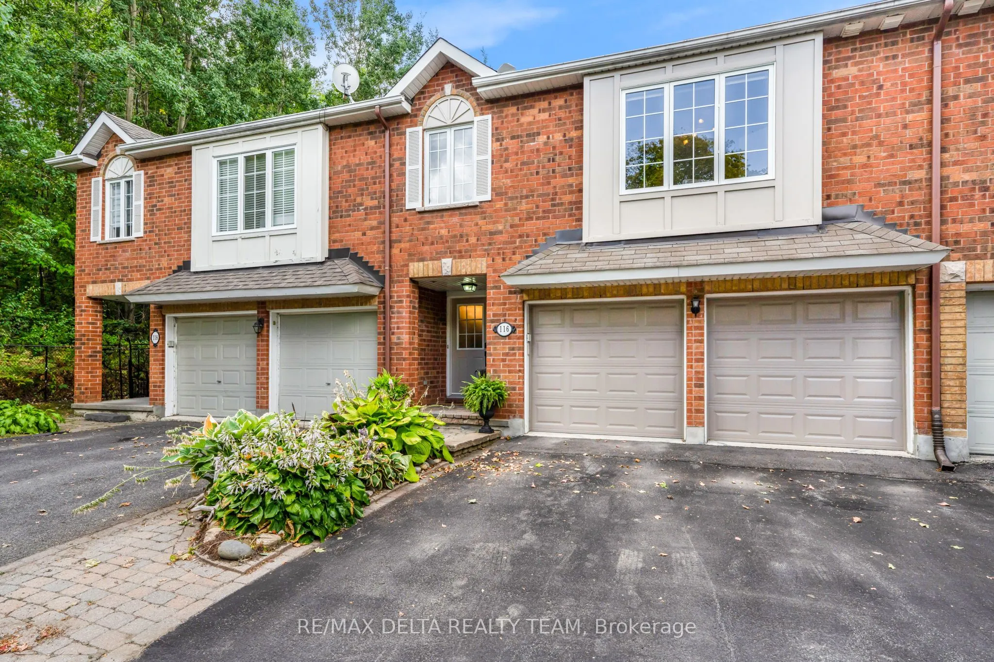 116 Gladeview Private, ON K1T 4C5