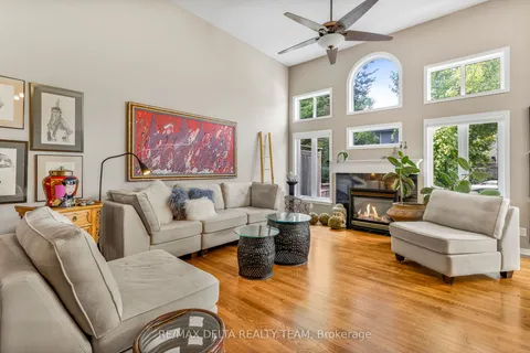 116 Gladeview Private, ON K1T 4C5