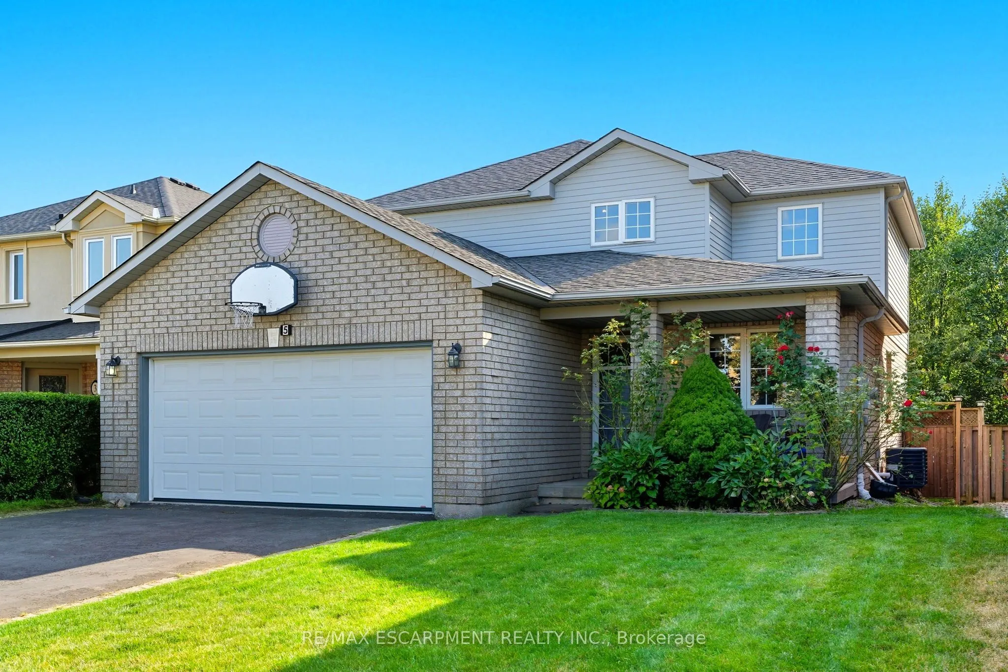 5 Chesapeake Drive, ON L8B 0H7