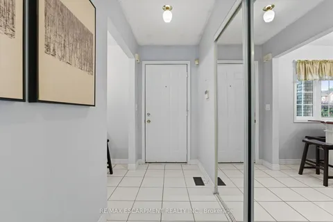 5 Chesapeake Drive, ON L8B 0H7