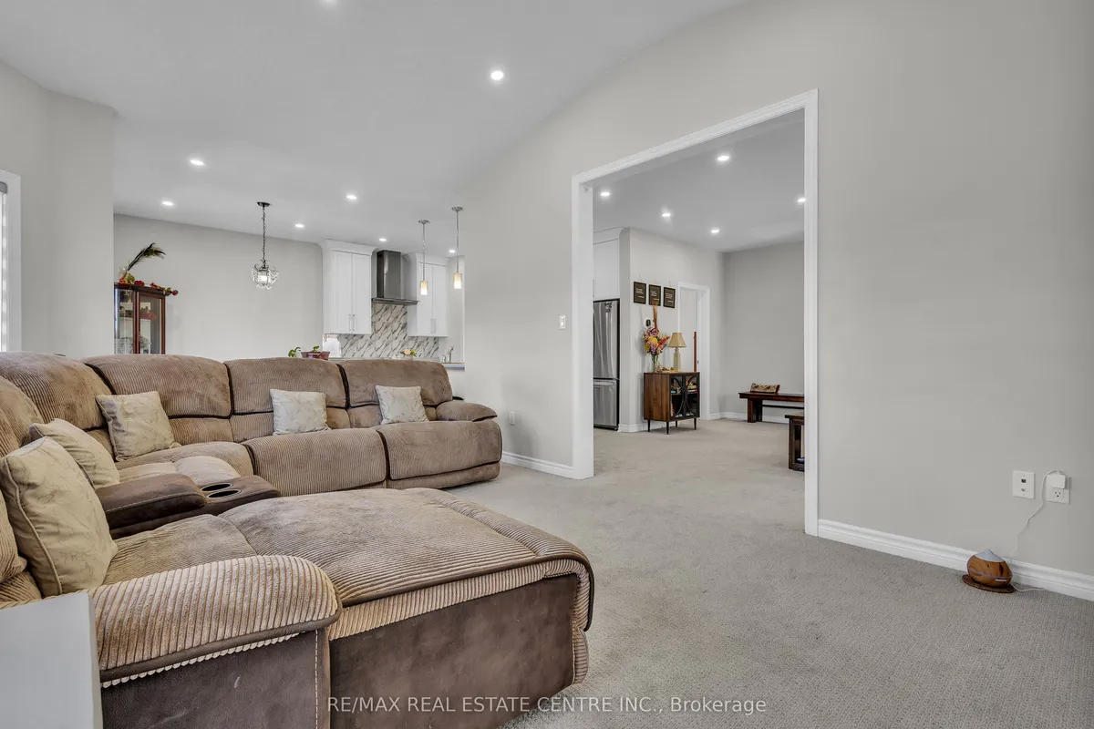 24 Sutherland Crescent, ON N5C 0E3