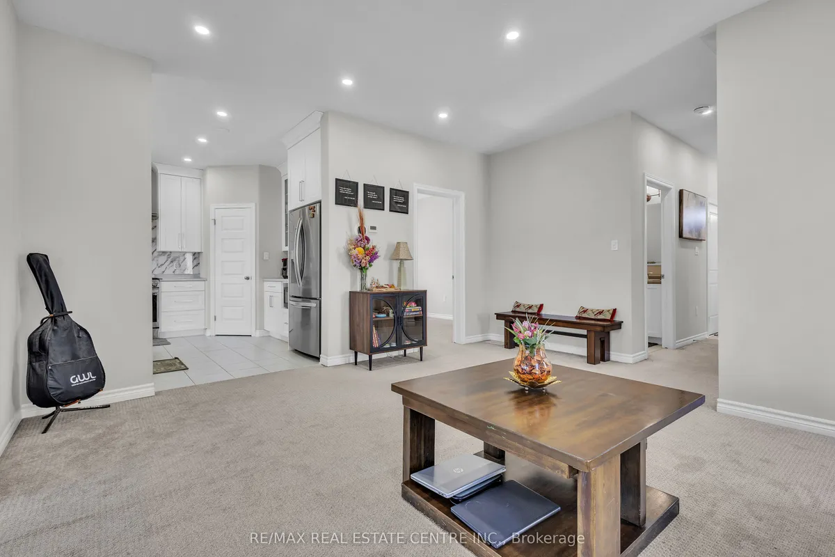 24 Sutherland Crescent, ON N5C 0E3