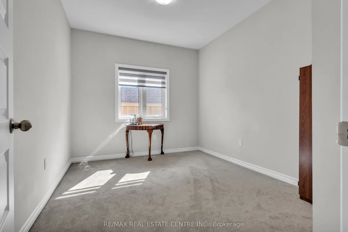 24 Sutherland Crescent, ON N5C 0E3