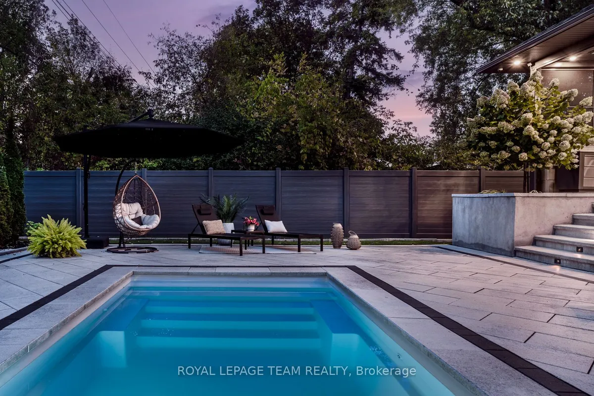 10 Leaver Avenue, ON K2E 5P6