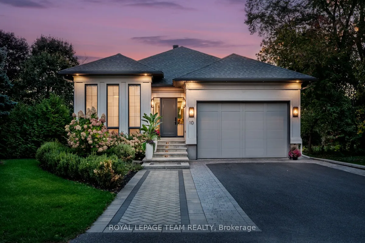 10 Leaver Avenue, ON K2E 5P6