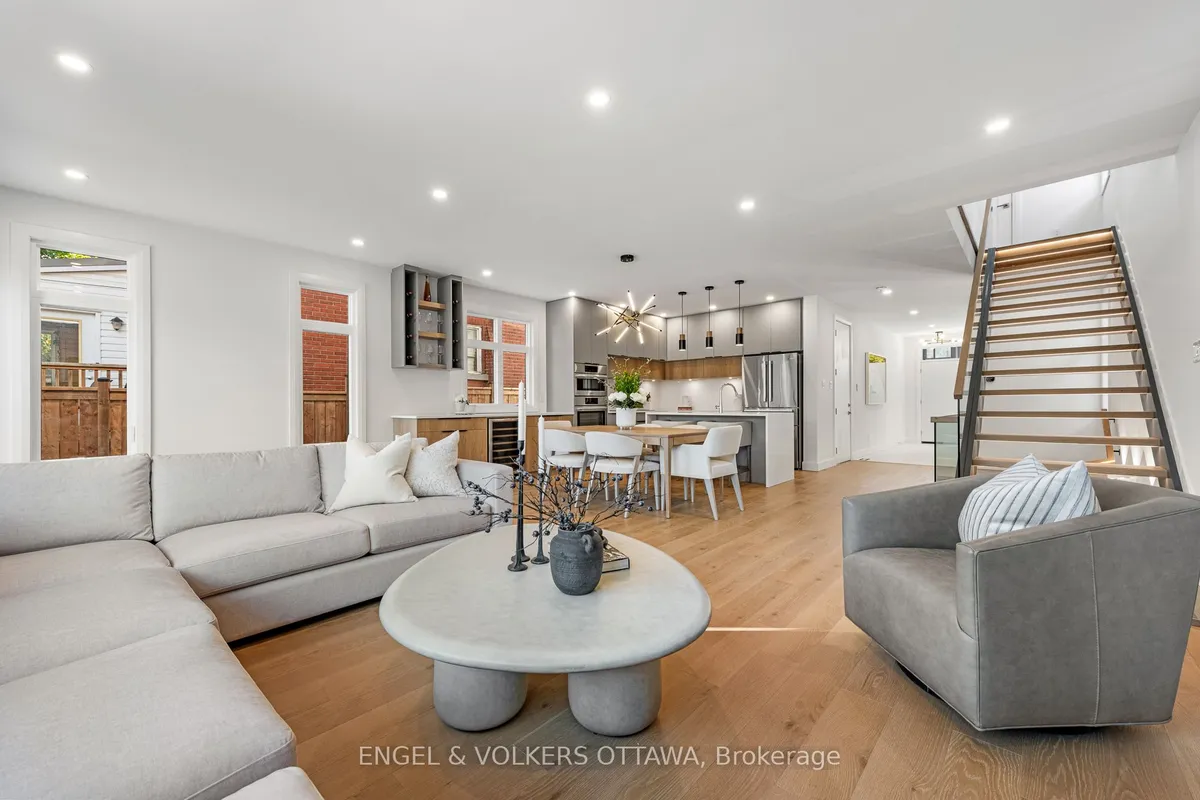 493 Highcroft Avenue, ON K1Z 5J3