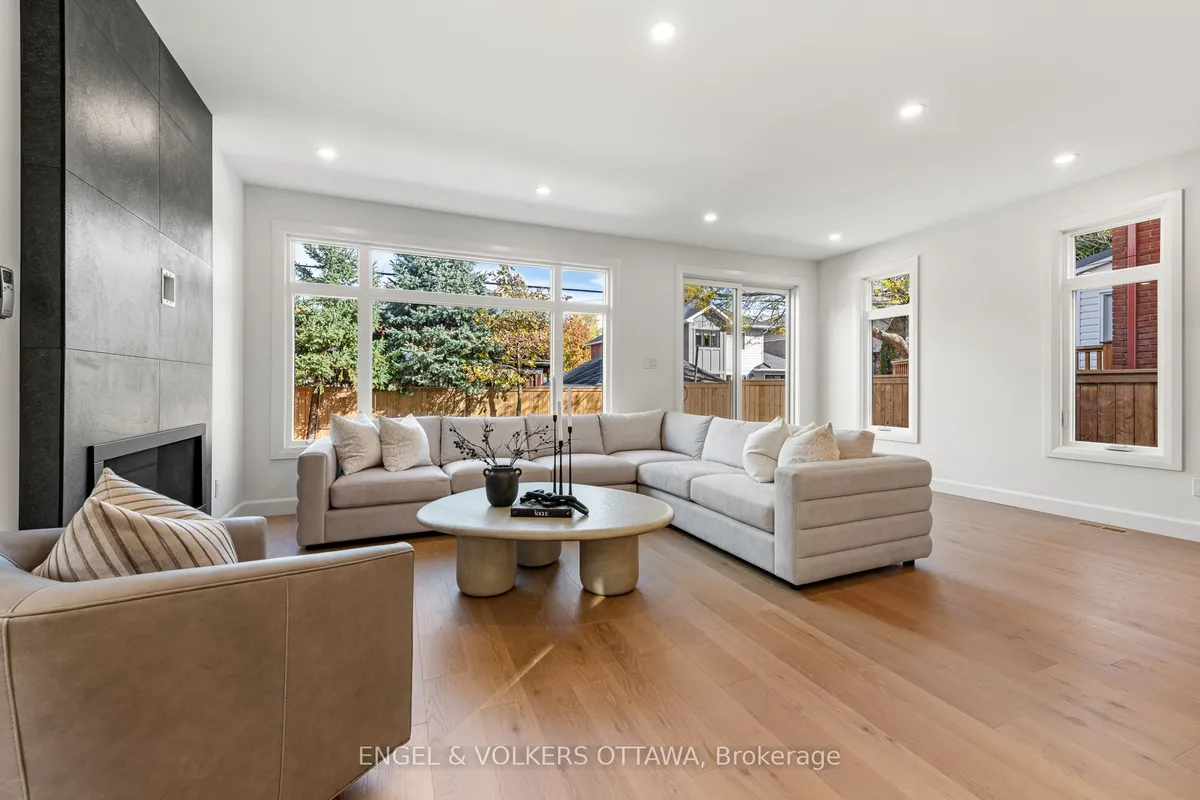 493 Highcroft Avenue, ON K1Z 5J3