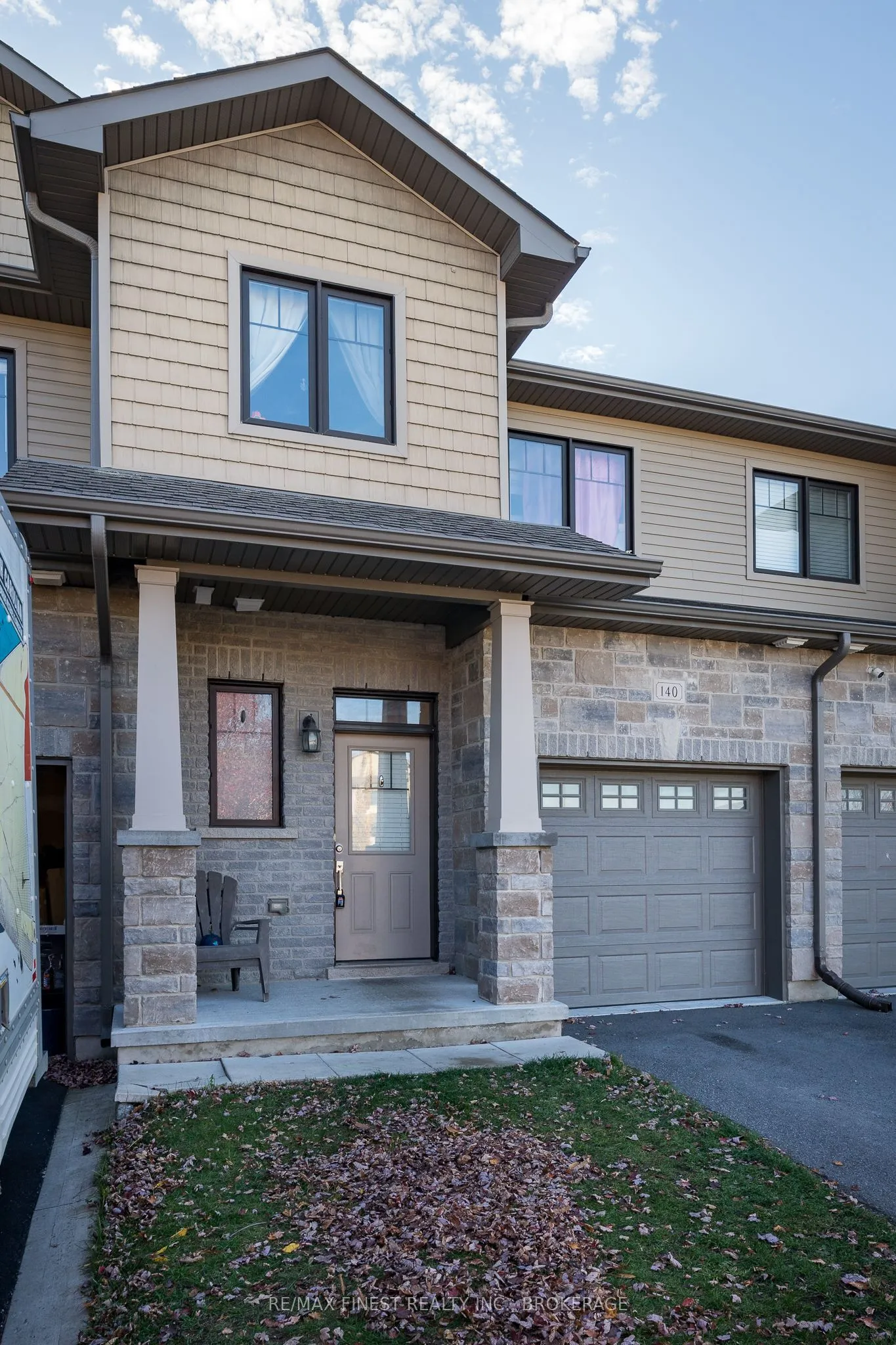 140 Simurda Court, ON K7N 0A8