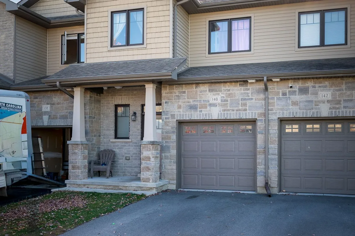 140 Simurda Court, ON K7N 0A8
