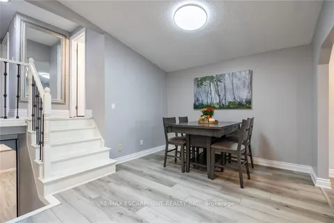 5 Twinoaks Crescent, ON L8J 2E6