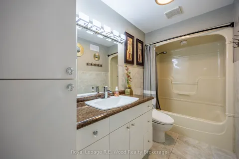 21 Thomas Avenue, ON N4G 5K8