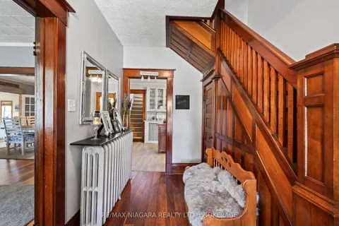 11562 Lakeshore Road, ON L3K 5V4