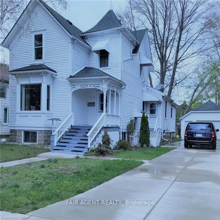 318 NELSON Street, ON N8A 4G6