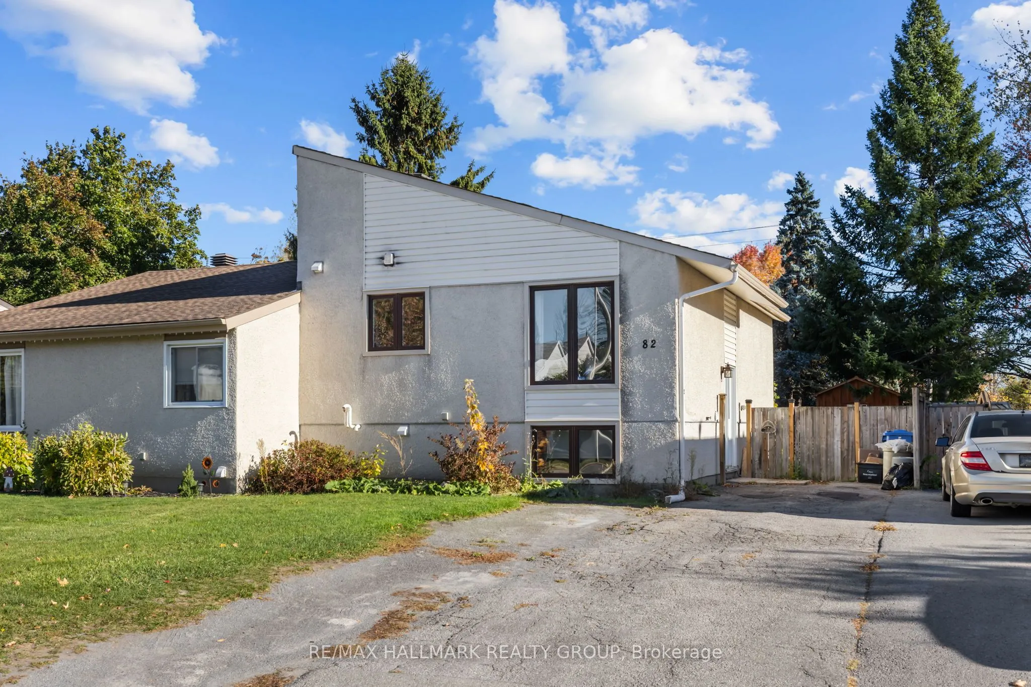 82 Glamorgan Drive, ON K2L 1R4