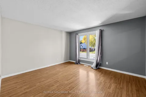 82 Glamorgan Drive, ON K2L 1R4