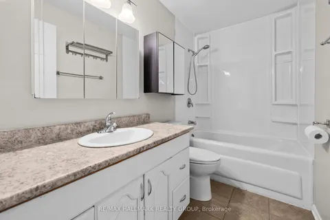 82 Glamorgan Drive, ON K2L 1R4