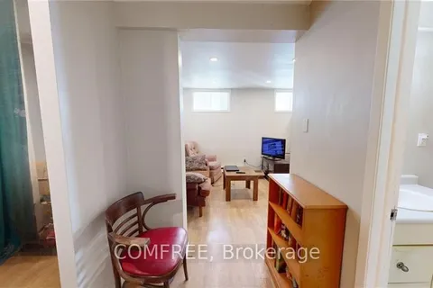 184 Simcoe Street, ON N6B 1H9