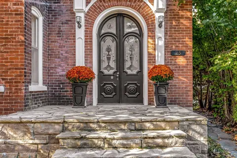 25 Picton Main Street, ON K0K 2T0