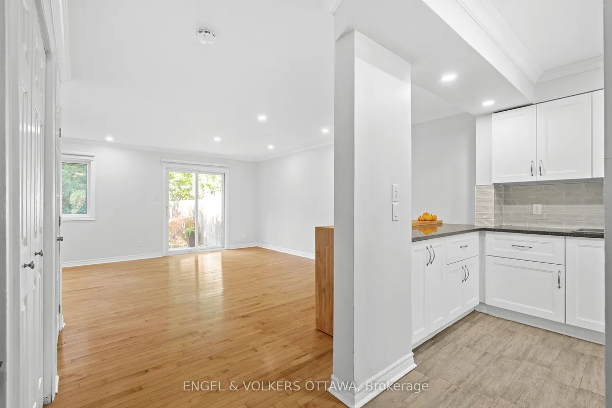 1540 Mimosa Avenue, ON K1G 4C9