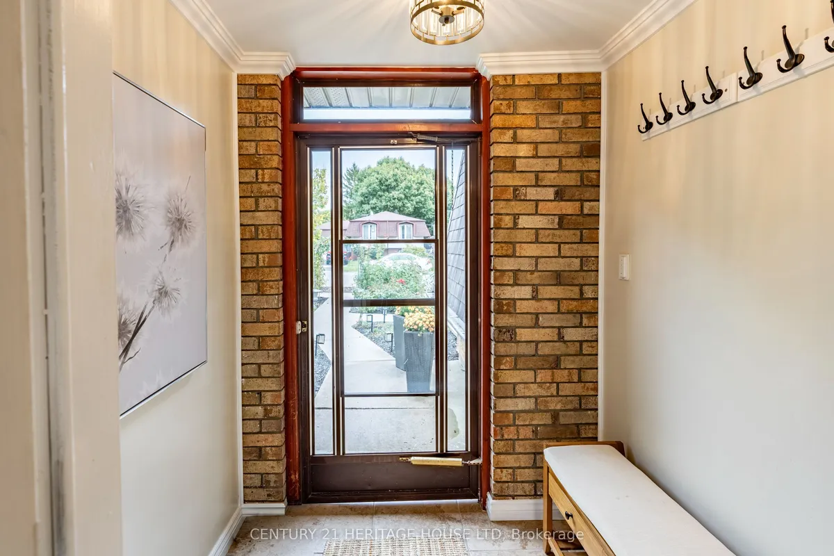 5 Beechwood Avenue, ON N3R 6Z1