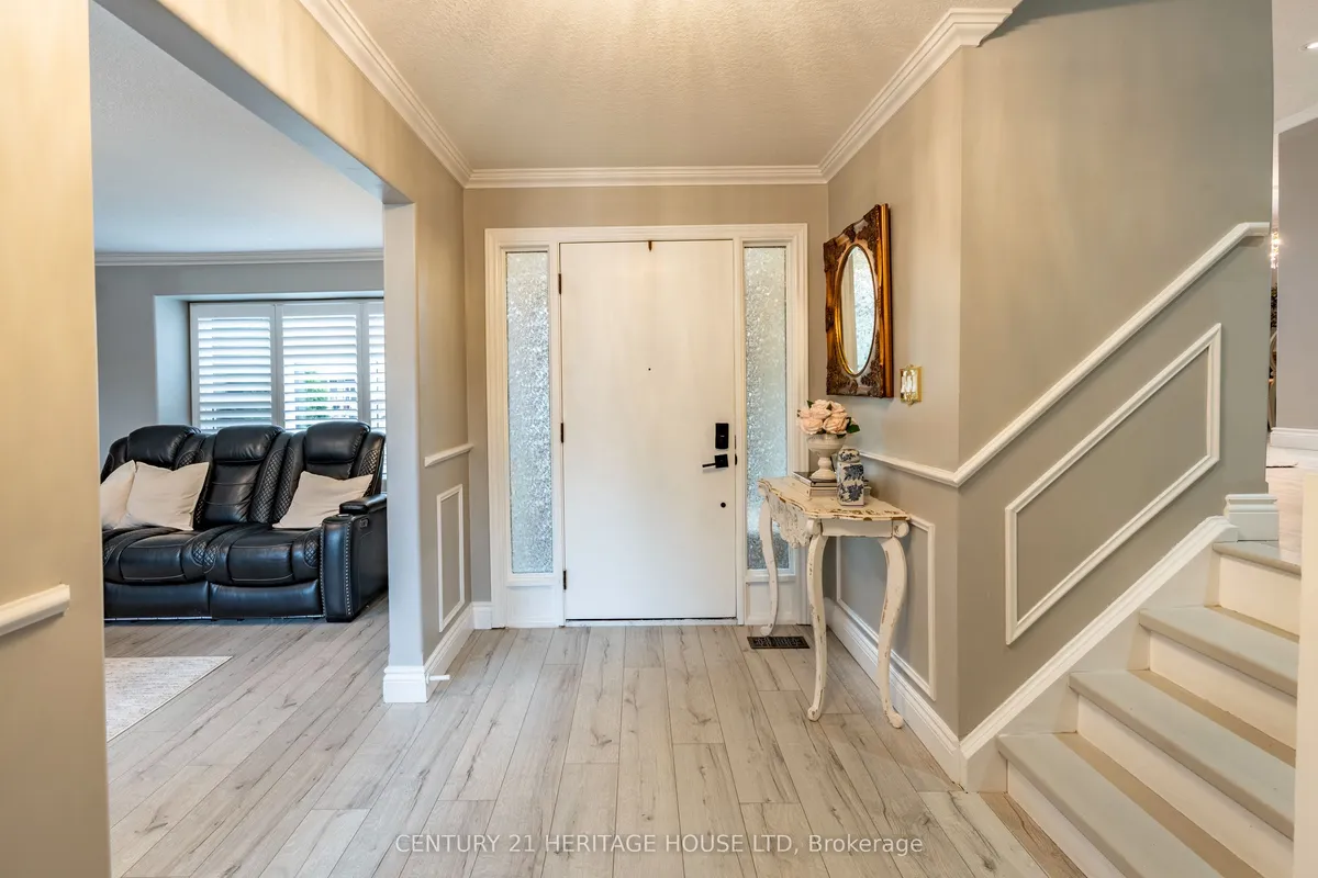 5 Beechwood Avenue, ON N3R 6Z1