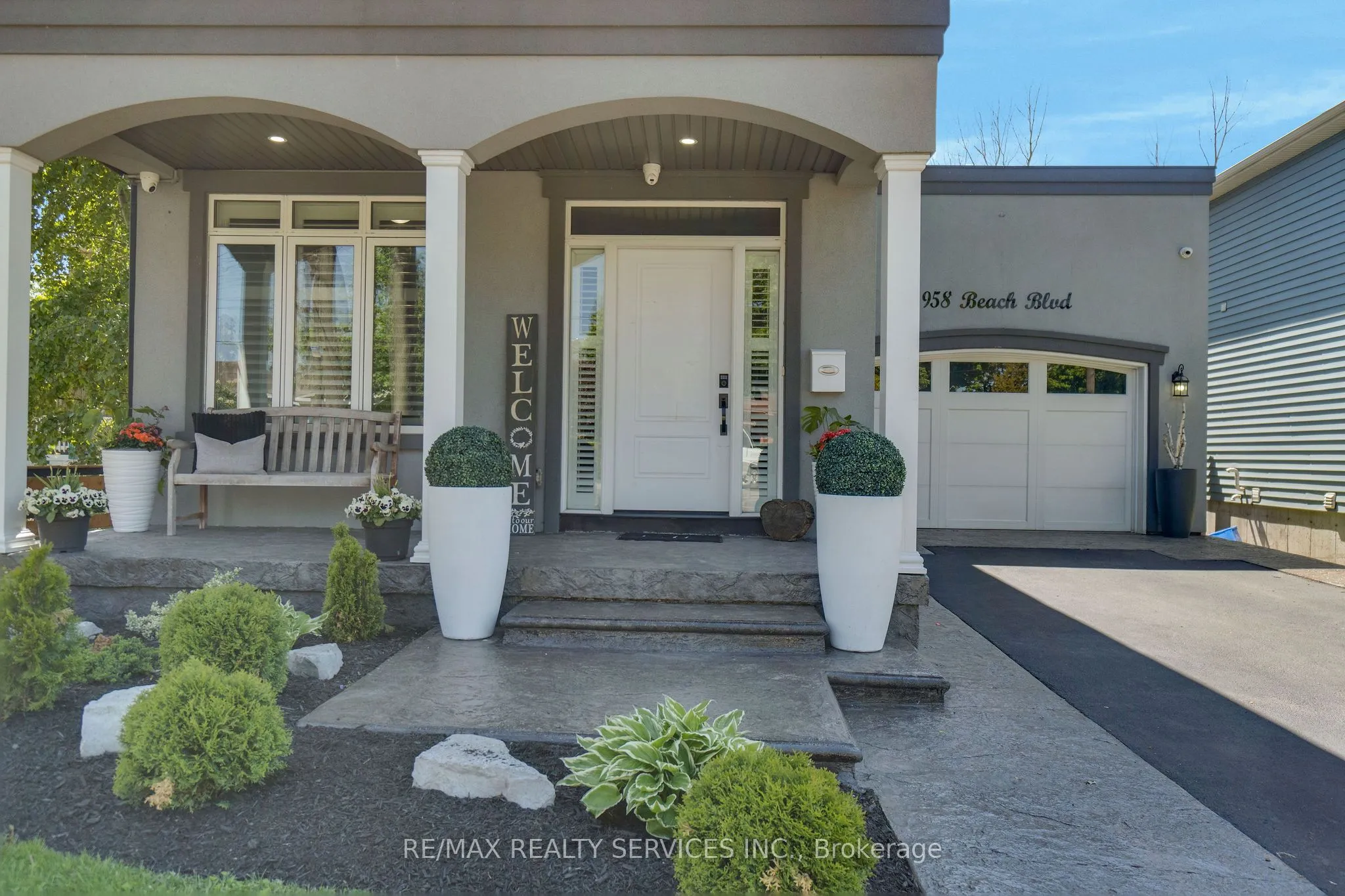 958 Beach Boulevard, ON L8H 6Z4