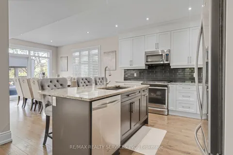 958 Beach Boulevard, ON L8H 6Z4