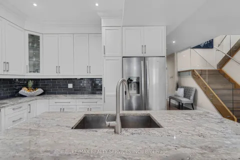 958 Beach Boulevard, ON L8H 6Z4