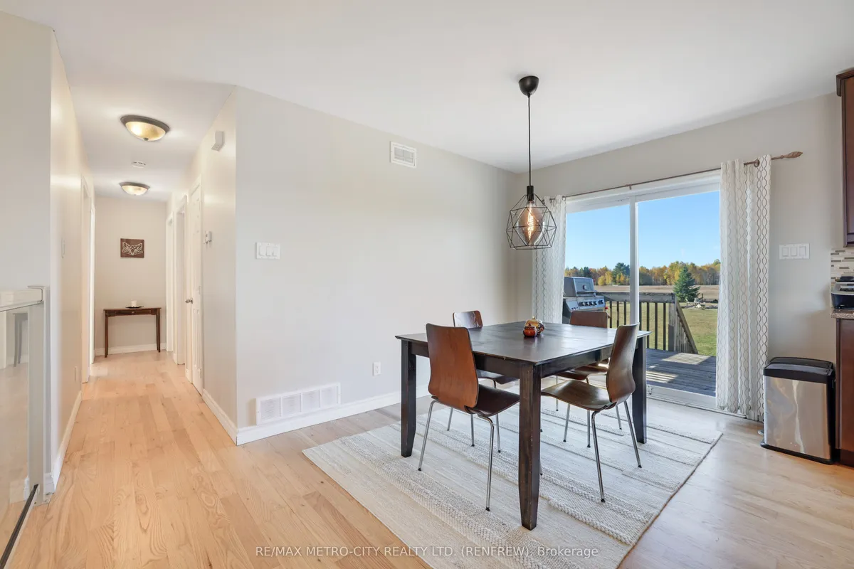 2431 EADY Road, ON K7V 3Z6