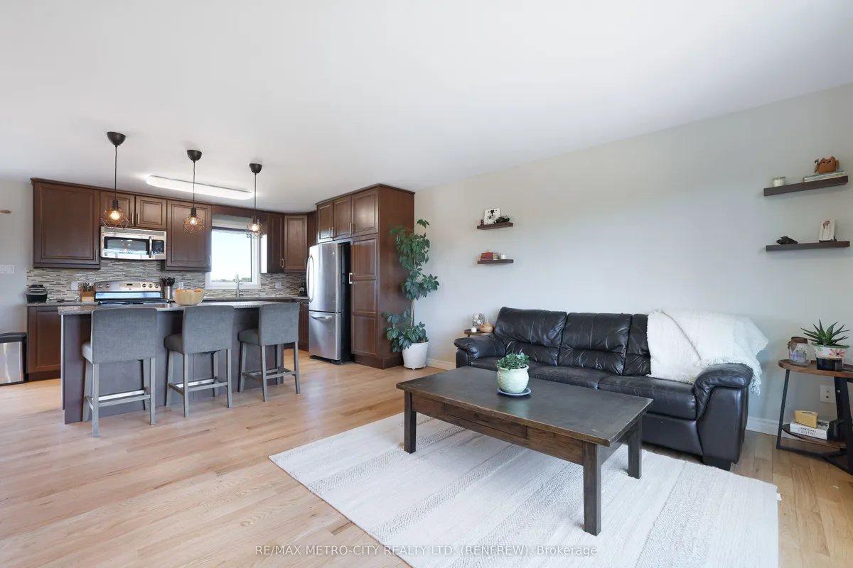 2431 EADY Road, ON K7V 3Z6