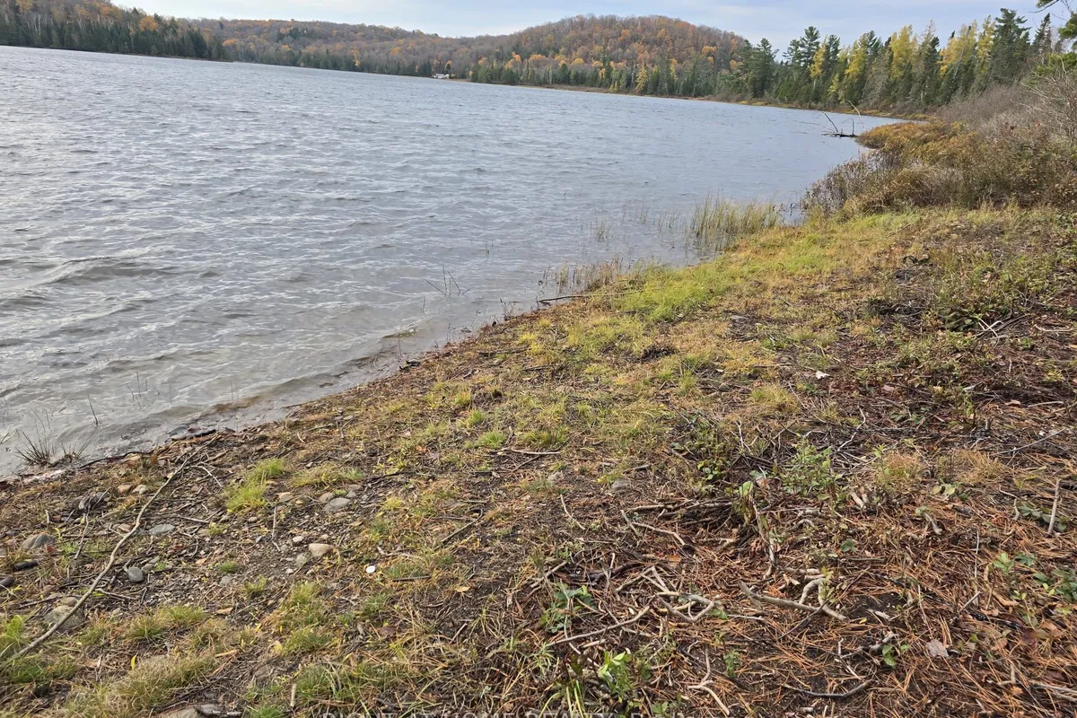 2503 Fern Glen, ON P0A 1Y0