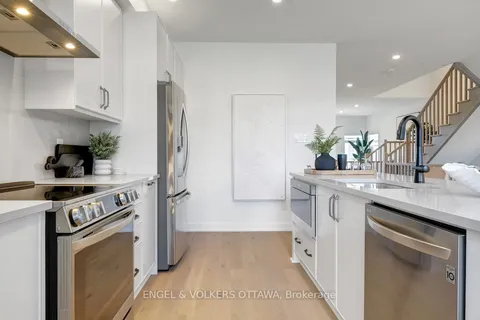 2006 Allegrini Terrace, ON K2S 2S7