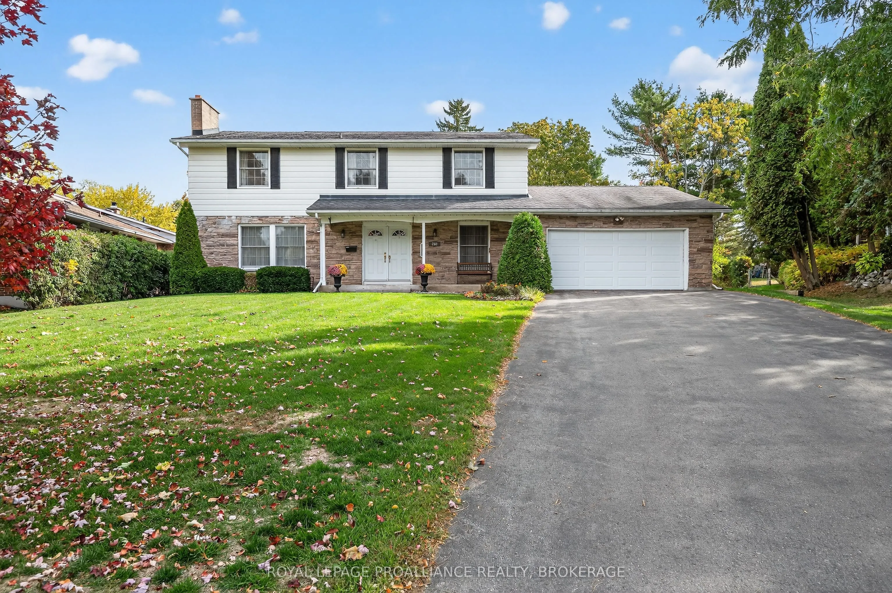 259 Fairway Hill Crescent, ON K7M 2B5