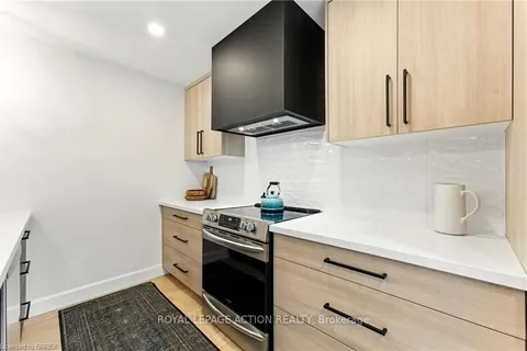 37 Barnes Avenue, ON N3R 4Y9